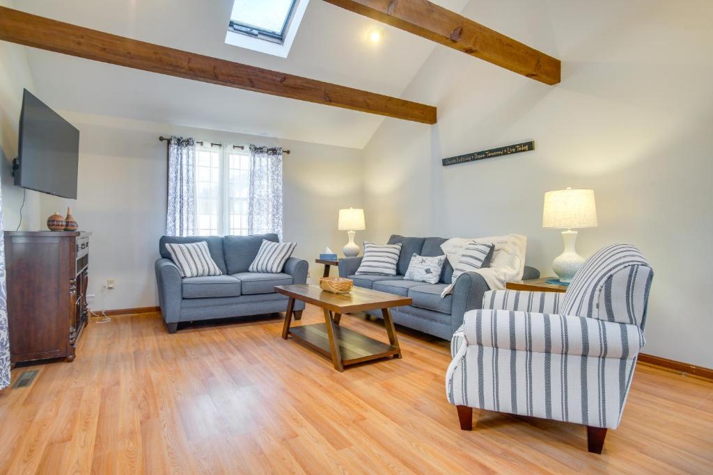 Centerville Vacation Rental about 2 Mi to the Beach!
