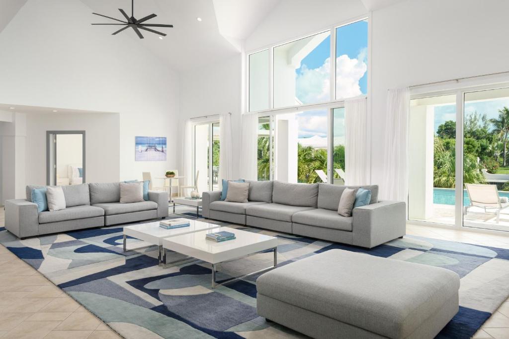 Legacy Villa photo 2