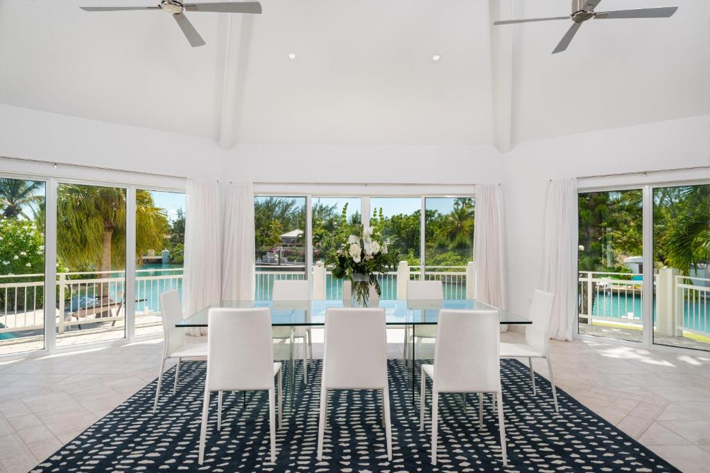Legacy Villa photo 4