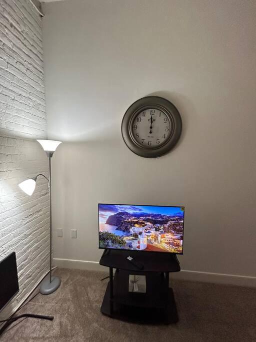 Charming 2Bd/2bth Retreat in Downtown Richmond photo 4