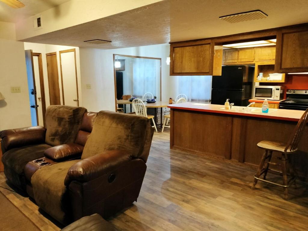 Golden Sunflower's Apartment C Lawton Ok photo 2