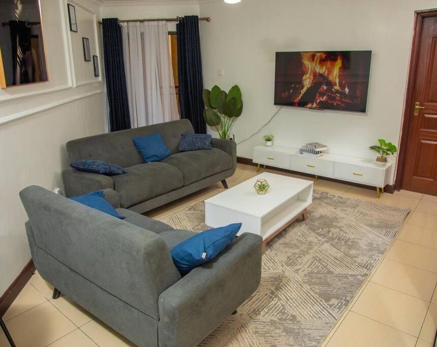 Madaraka 2 Bed apartment with Rooftop pool. photo 2