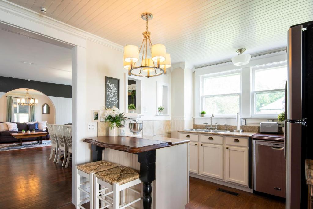 Cayuga Lakeview Charmer photo 4
