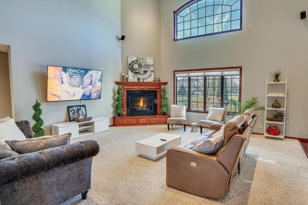 Family Vacation Rental Home about 1 Mi to Okabena Lake photo 4