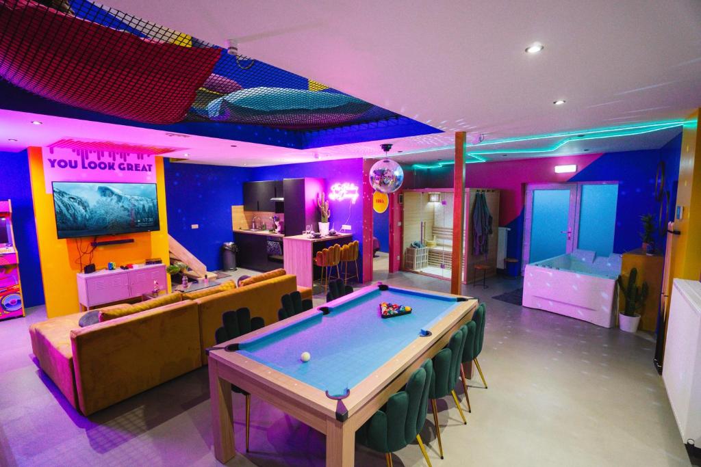 Capsule Boogie-Woogie - JACUZZI - SAUNA - BILLARD - JEUX - ECRAN GÉANT - FILET SUSPENDU - NETFLIX photo 1