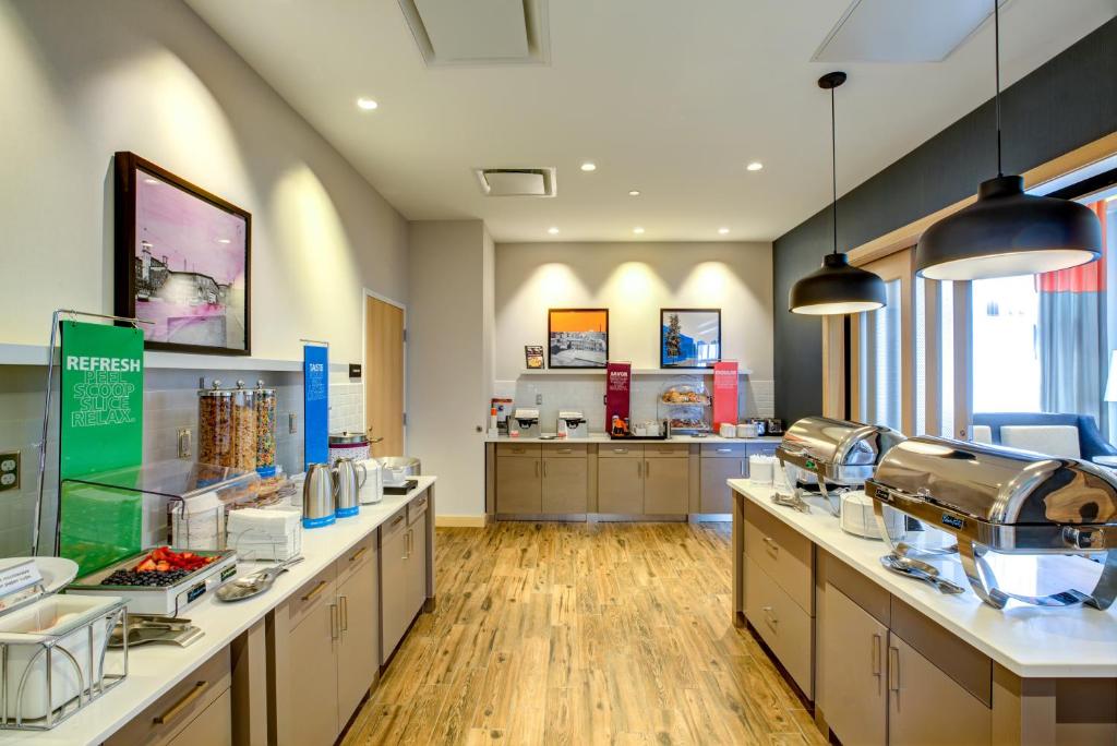 Hampton Inn & Suites Boston/Waltham photo 1