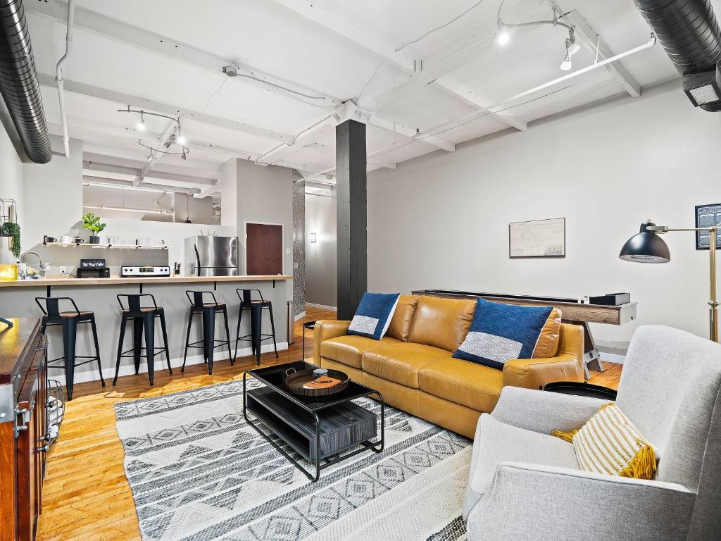 Lakefront Loft - Downtown - Shuffle Board Table photo 1