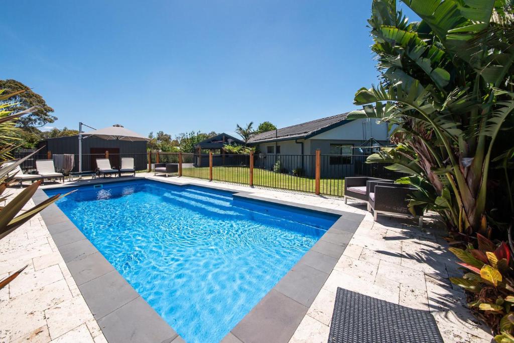 Waterfall Gully Retreat with Pool
