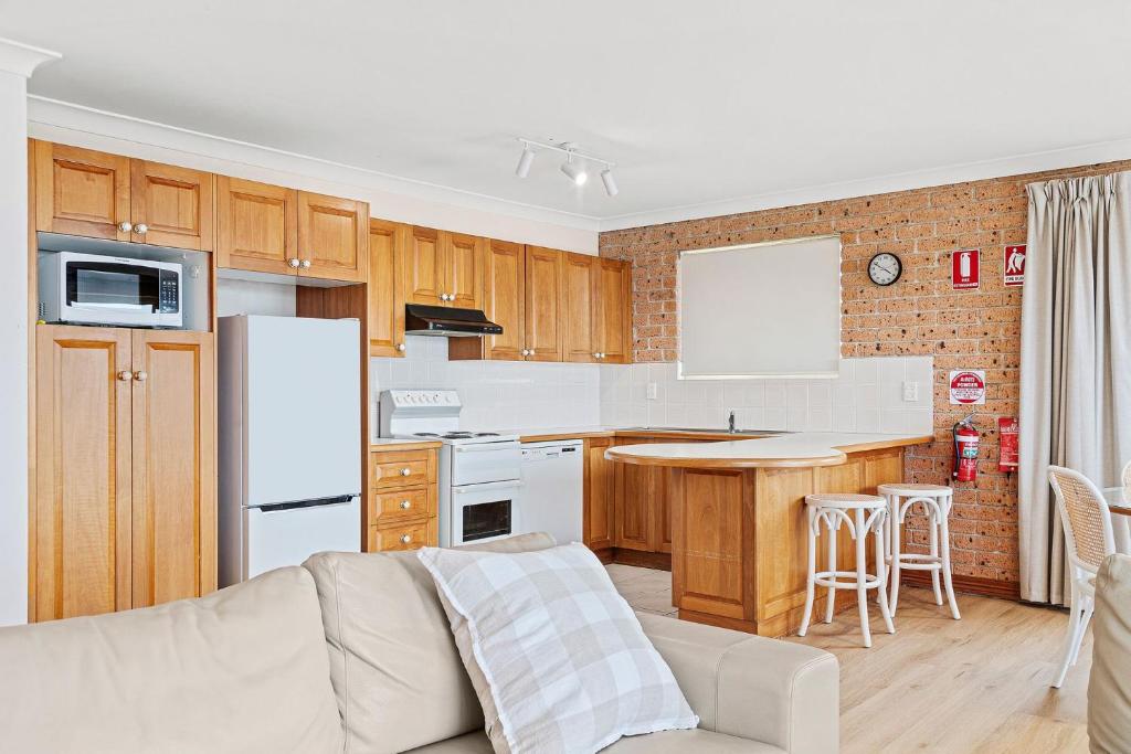 Grand Pacific 1 Unit 1 - Ground Floor photo 4