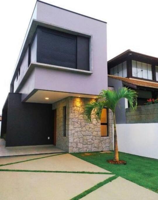 Uma casa bem decorada a alguns passos do mar
