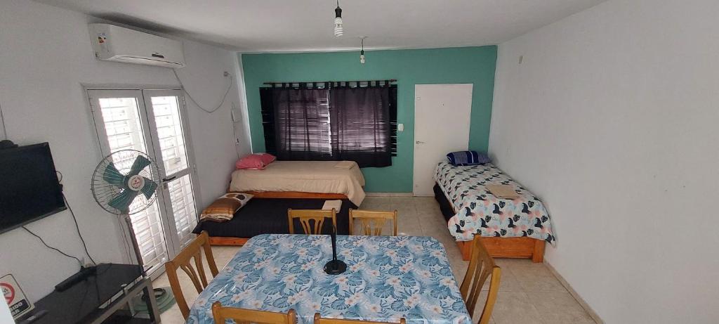 CASA CON PILETA Y COCHERa photo 2