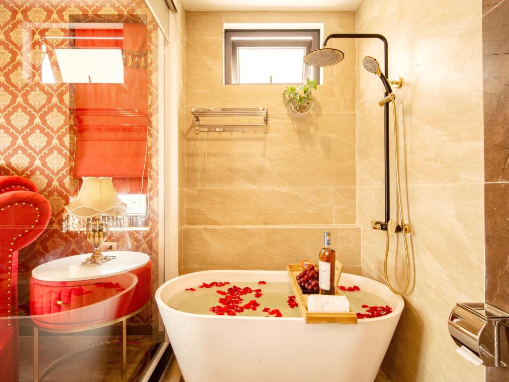 Lake Hotel Sóc Sơn