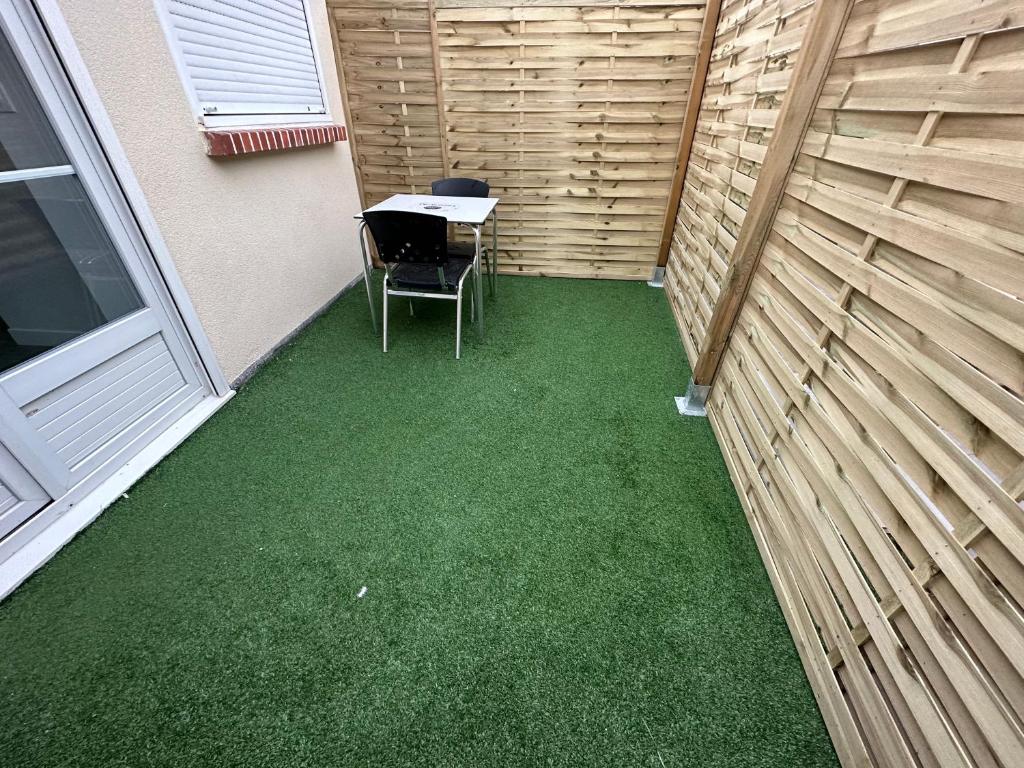 Appart , maison, équipée avec terrasse ,près centre ville photo 1