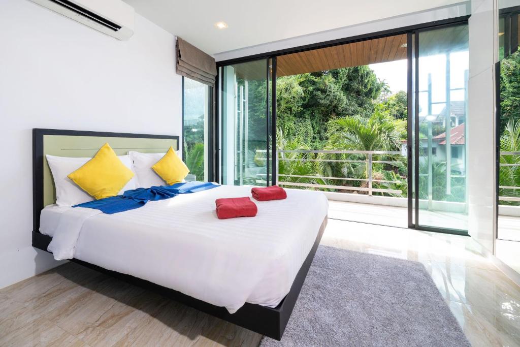 3-Story Pool Villa Katahan UTK B4 just 7 min walk to Kata Beach photo 2