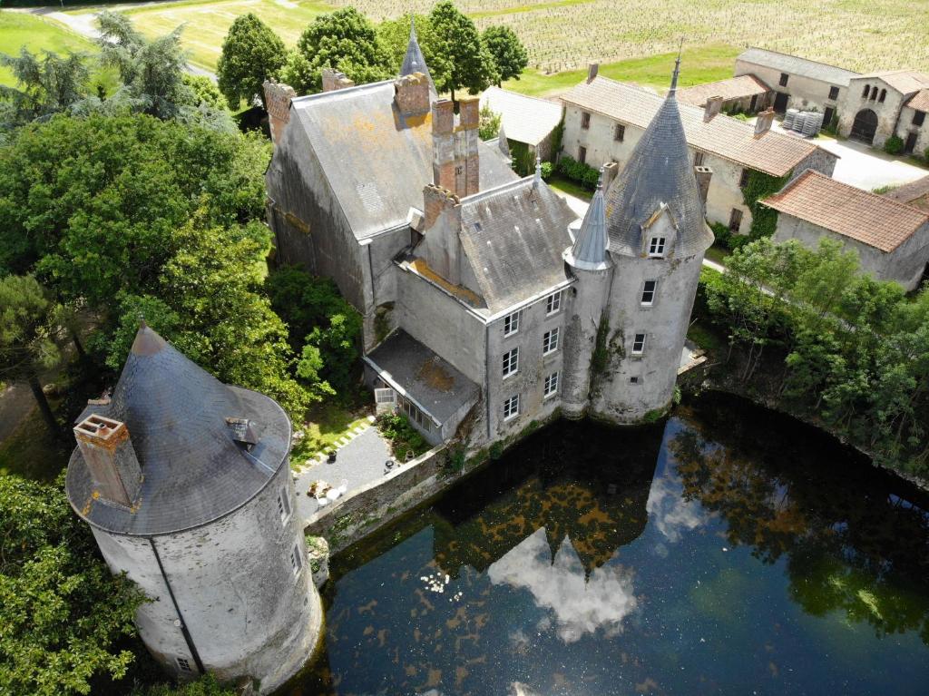 Château de la Preuille Bed & Breakfast photo 2