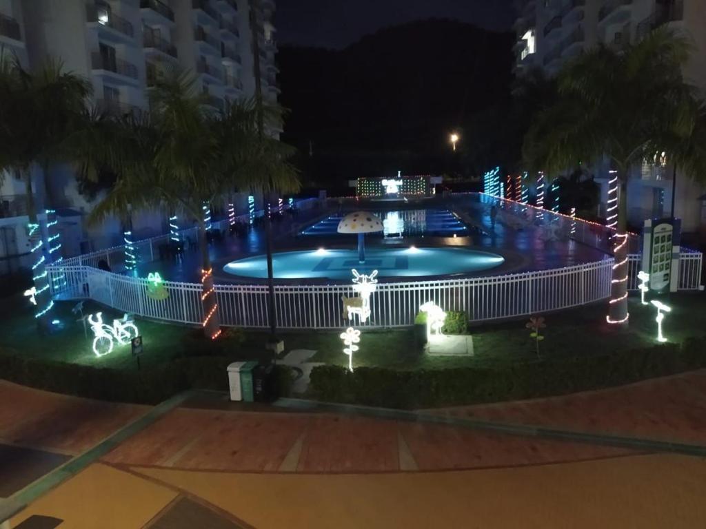 Aqualina Green Girardot photo 1