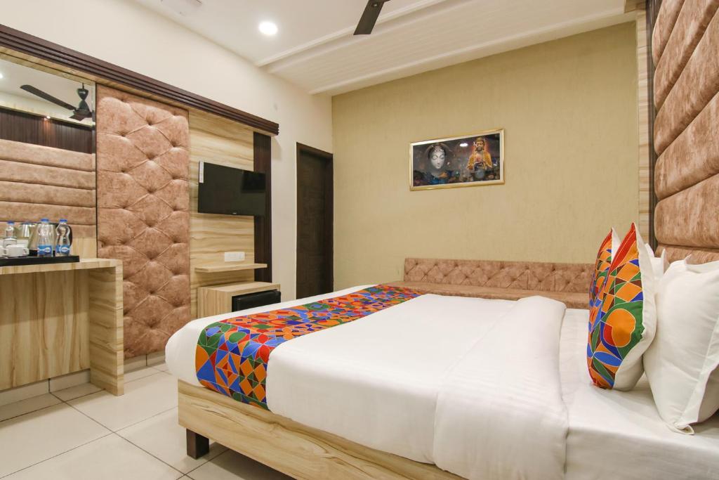 FabHotel Spring photo 4