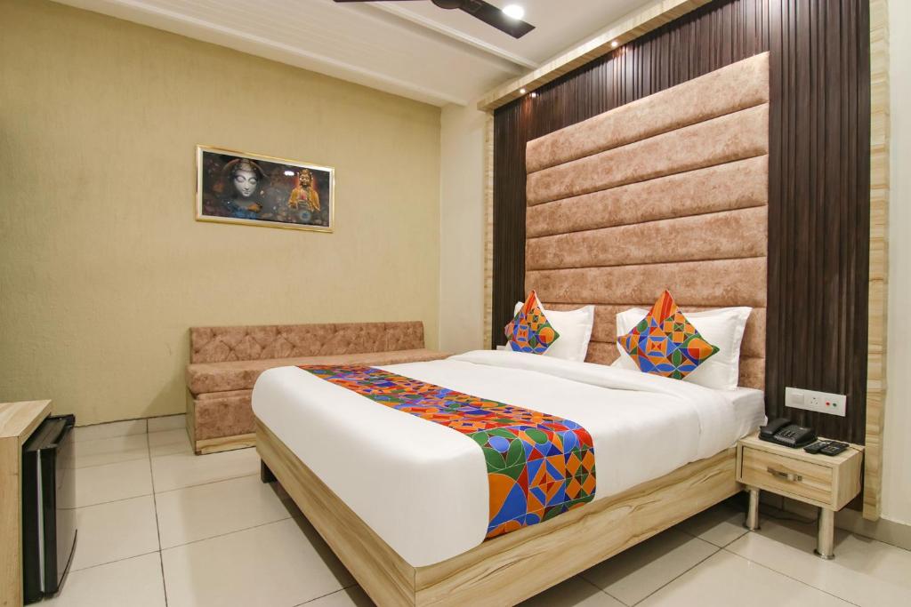 FabHotel Spring photo 2