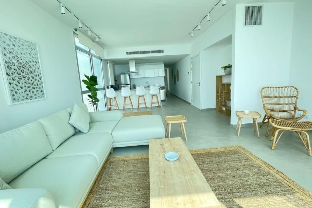Amchit Bay Beach Residences 2BR Rooftop photo 1