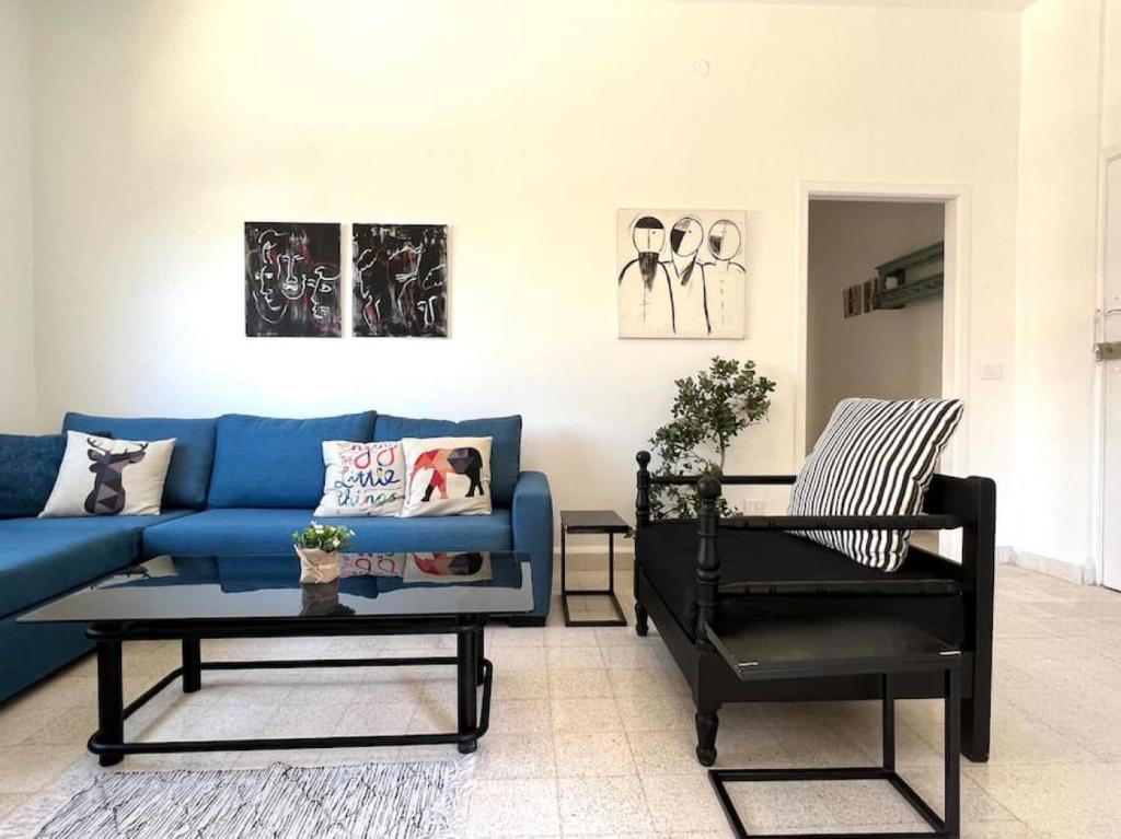 Sunlit 2BR apt on MarMikhael Stairs photo 4