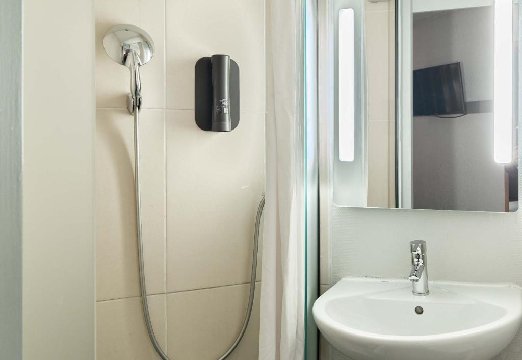 B&B HOTEL Paris Nord Villepinte photo 4