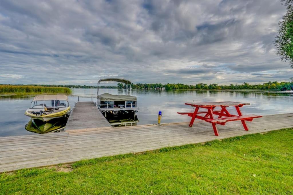Lakeside Living - BBQ Fun, Boat Deck and Playground photo 3