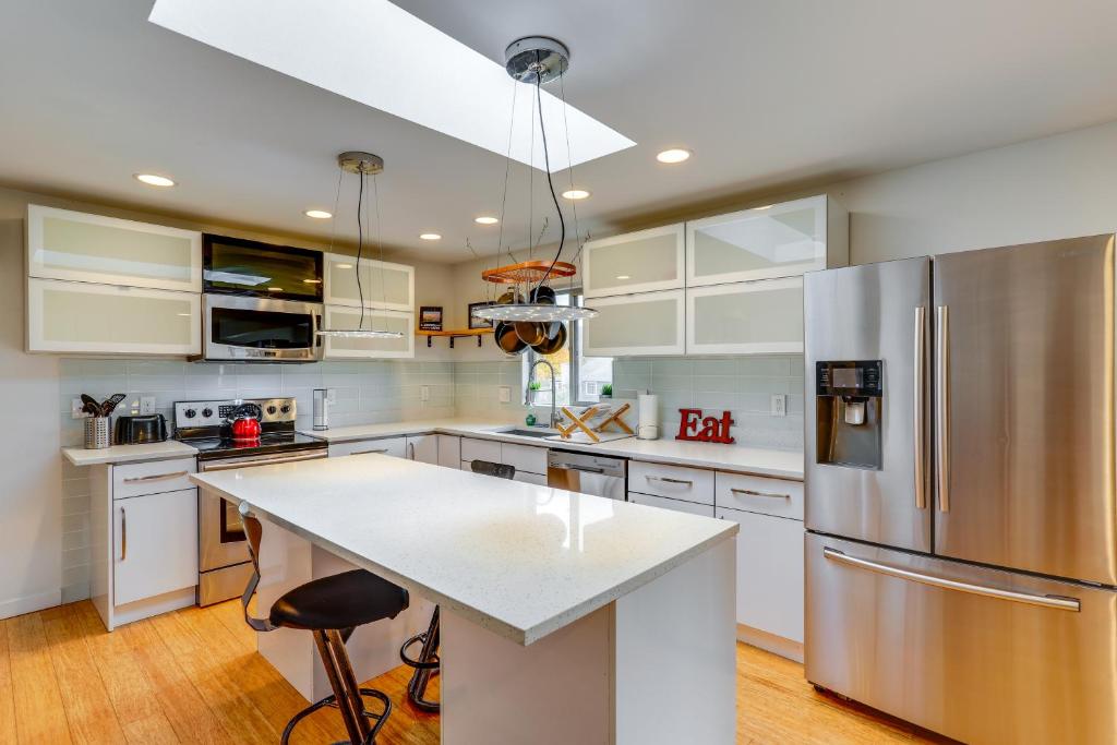 Modern Tukwila Vacation Rental Near Airport! photo 1
