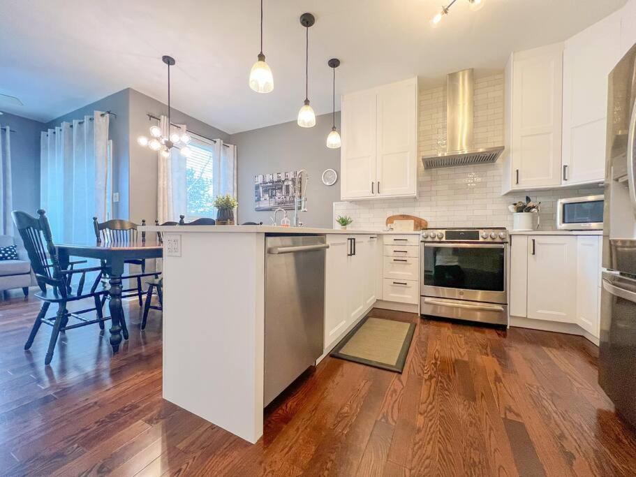 Kanata Bliss 4bd Single home photo 2