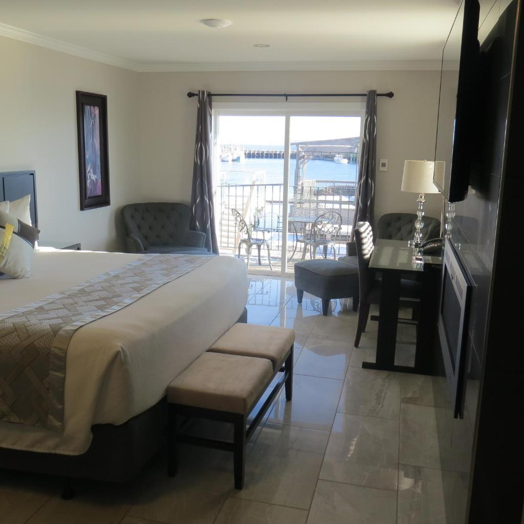 Dockside Suites photo 2