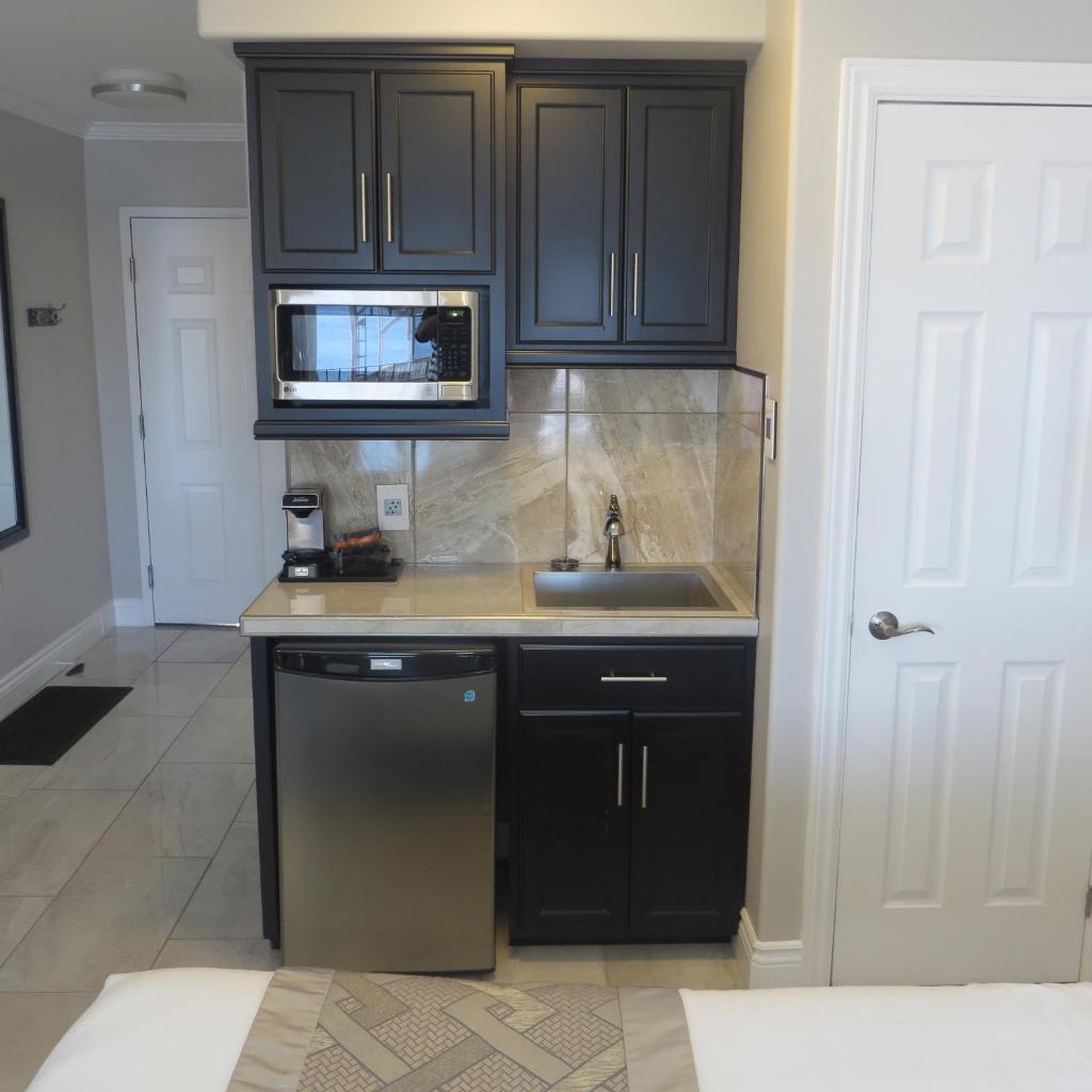 Dockside Suites photo 3