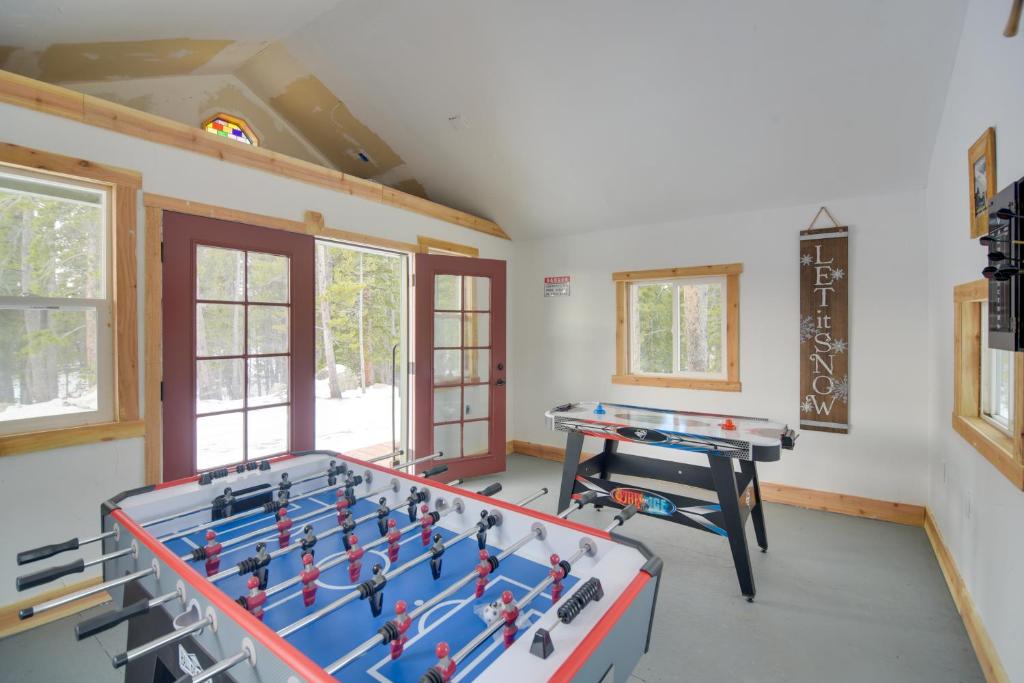 Cozy St Marys Escape Game Room, Hot Tub and Sauna photo 2