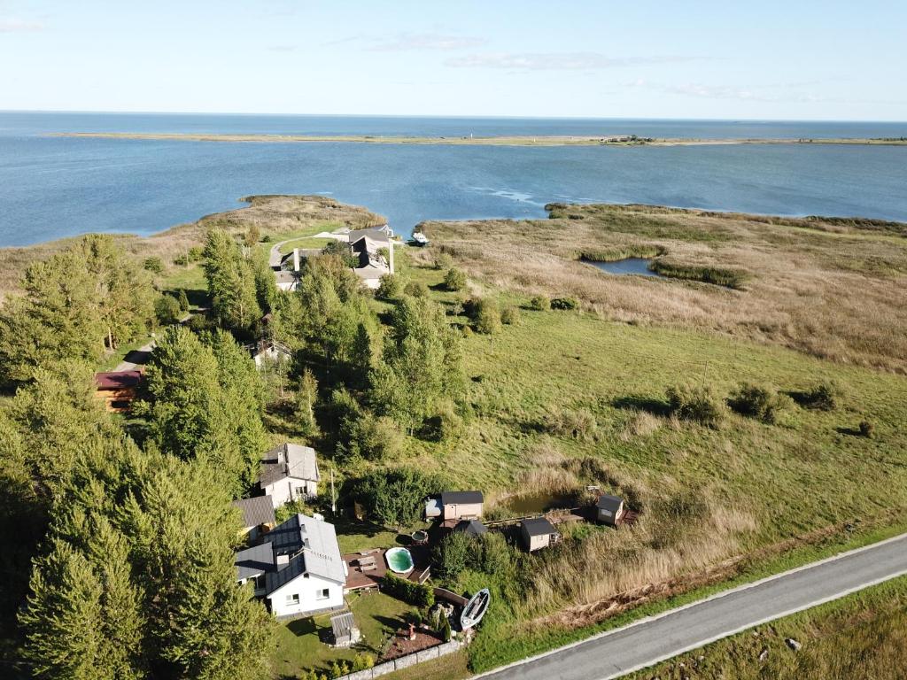 Seaside Retreat with Hot tub,Sauna, Pool & BBQ photo 4