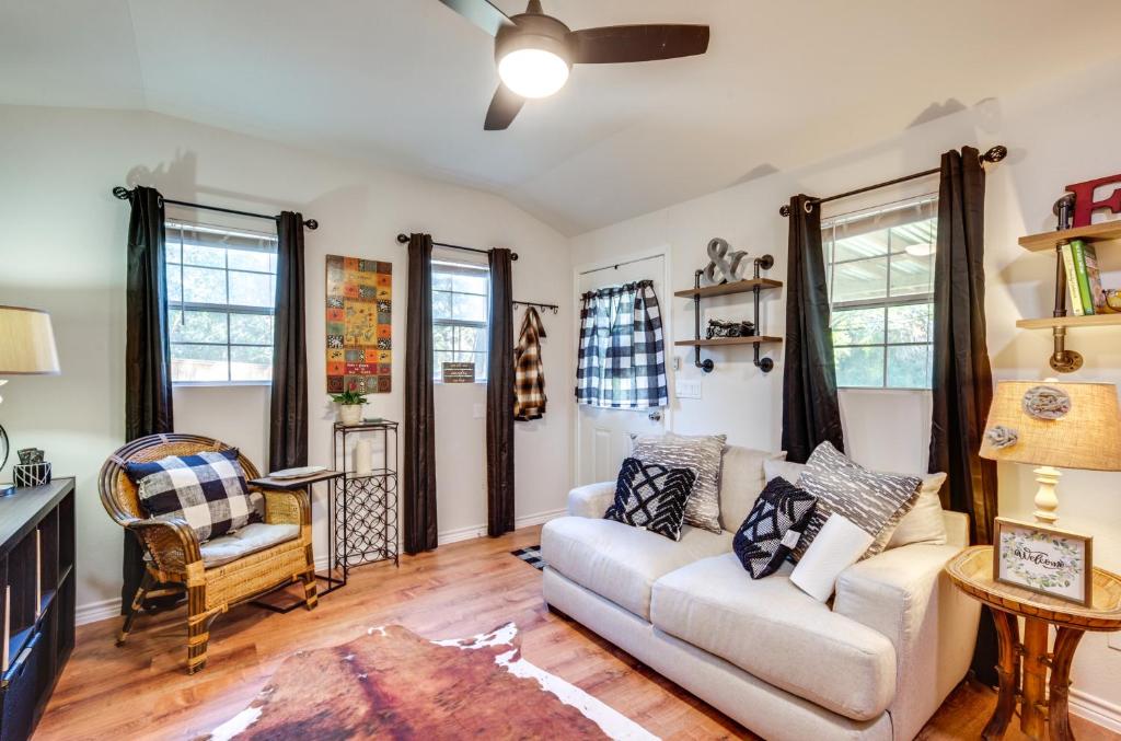 Cozy Montgomery Cottage with Porch, Near Lake Conroe photo 1