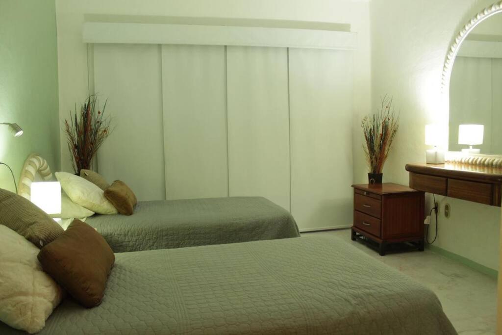 Casa a la orilla del mar en zona hotelera Ixtapa photo 1