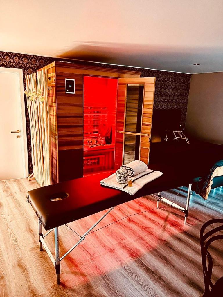 L'Entre 2 - Suite de charme avec sauna et baignoire balnéo photo 1