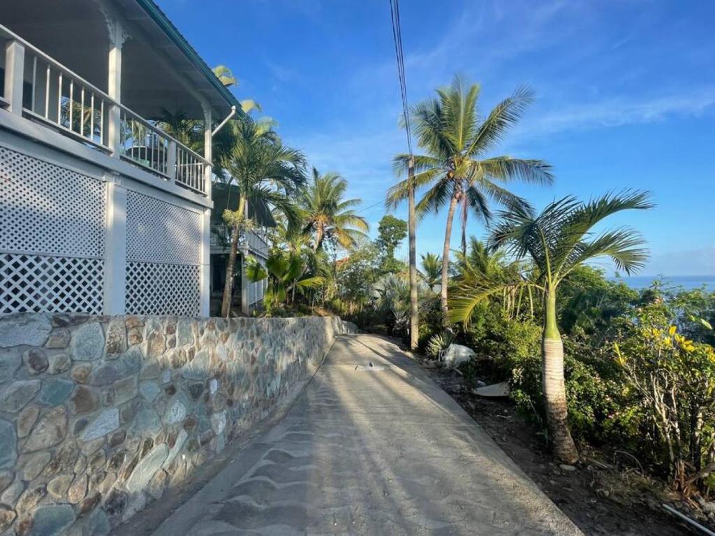 Modern 1 bed guesthouse with pool and ocean view photo 2