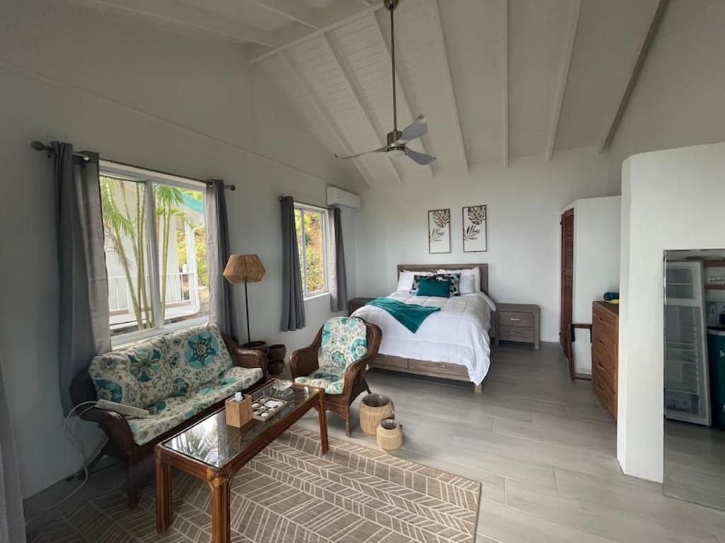 Modern 1 bed guesthouse with pool and ocean view photo 3