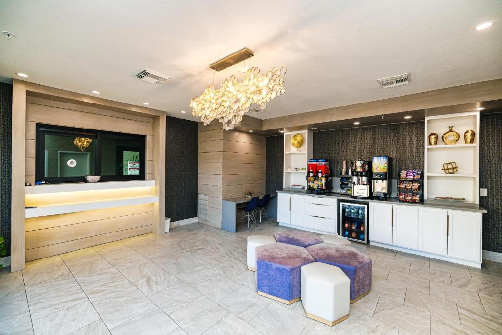 Palace Inn Blue-IAH East photo 3