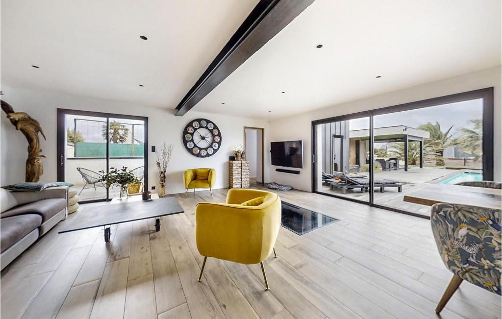 Awesome Home In Plouhinec With Sauna photo 3