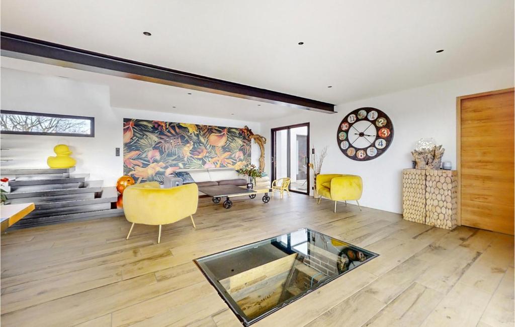 Awesome Home In Plouhinec With Sauna photo 4