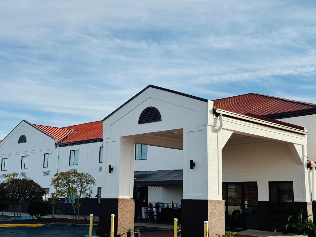 America's Best Inn and Suites Flowood image