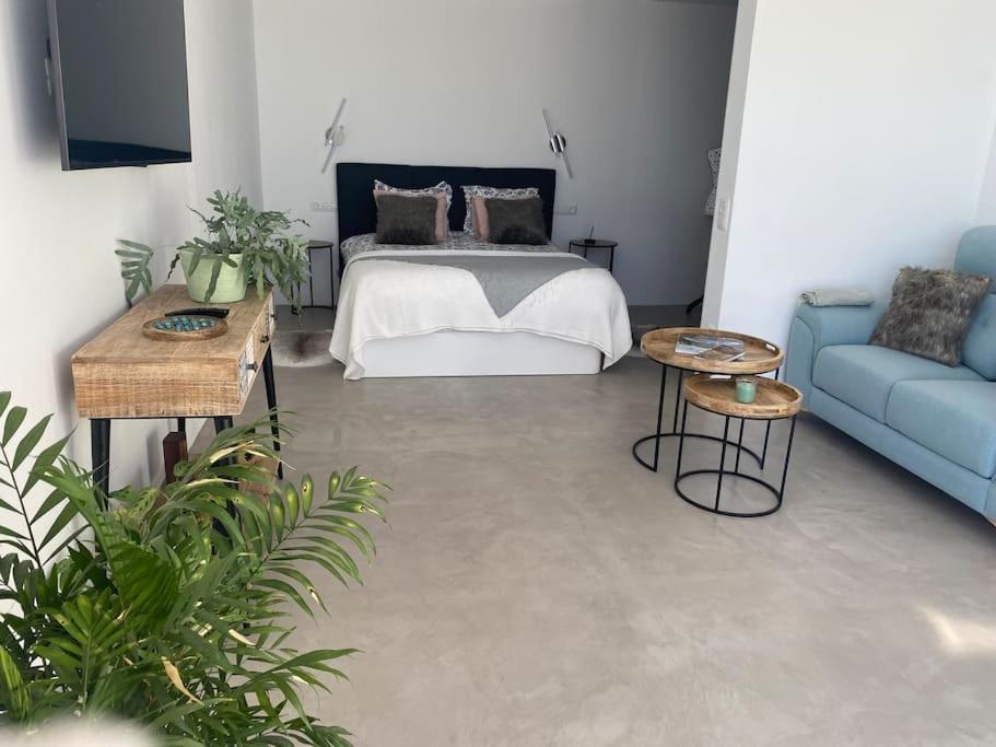 private loft-sea views-Jacuzzi photo 2