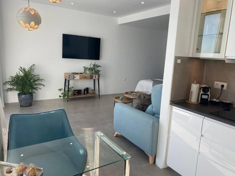 private loft-sea views-Jacuzzi photo 3