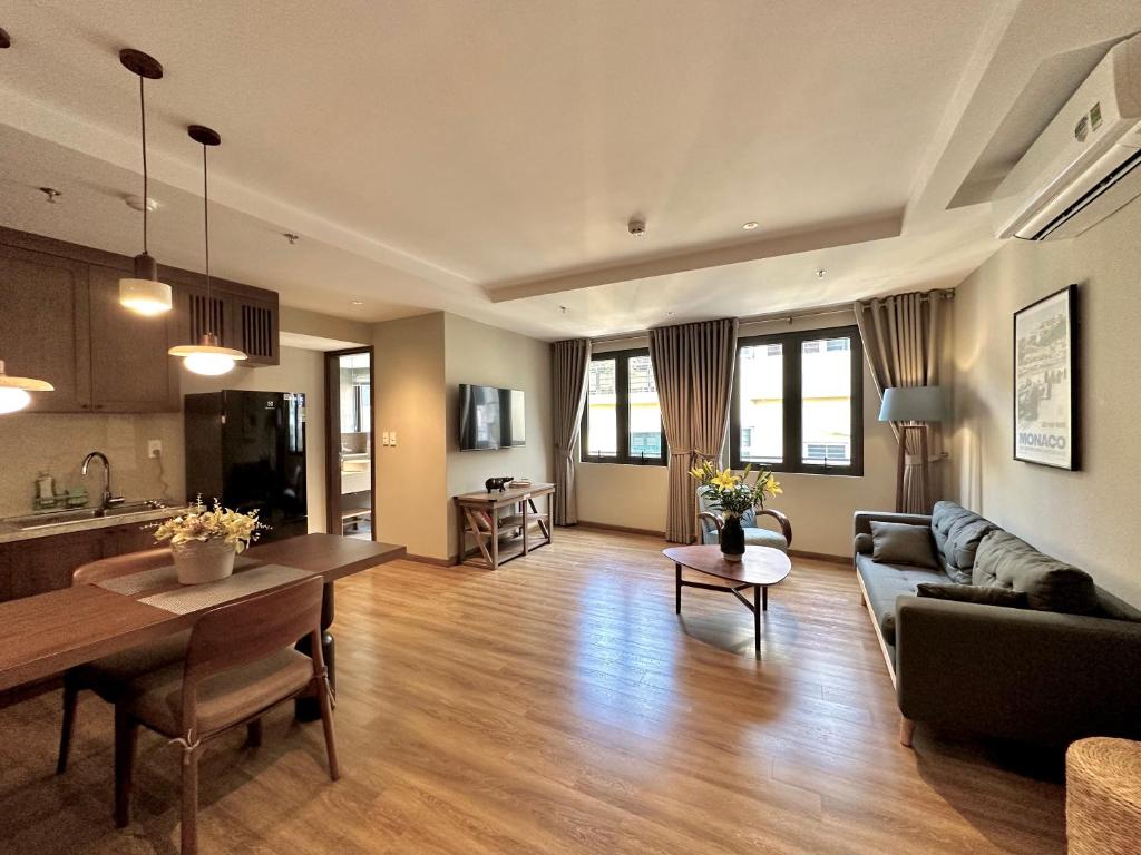 Brand new Panorama with Balcony 1BR Apt next to Lakes