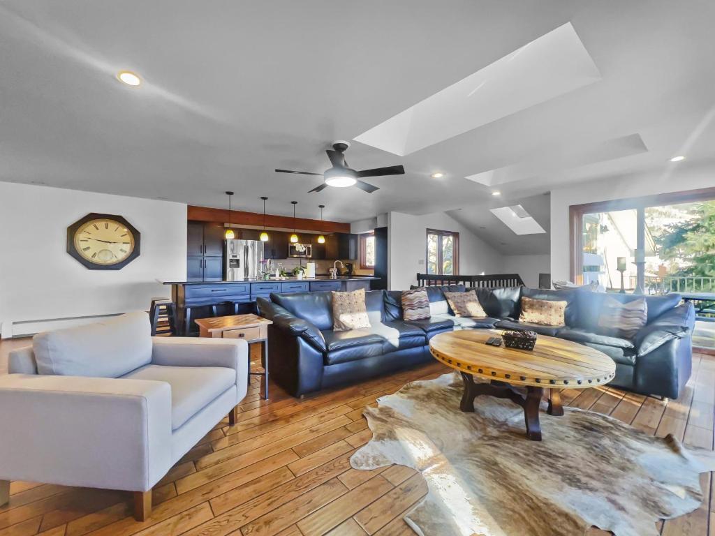 208 Tenderfoot 5Br 5Ba home