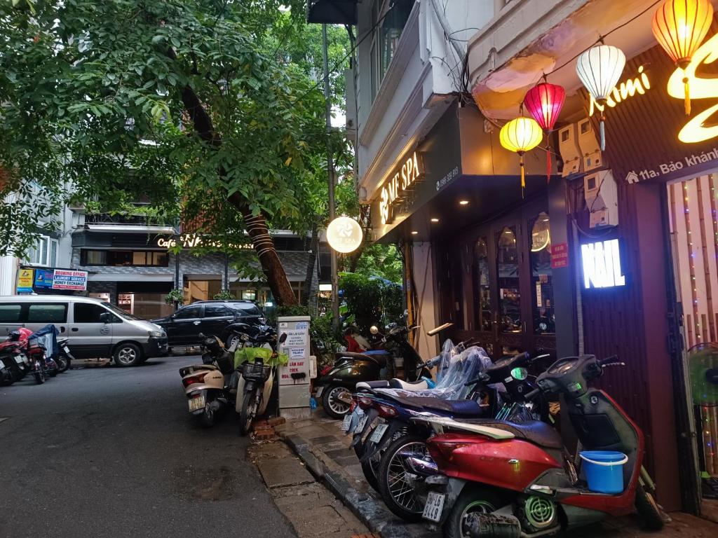 Center of Hoan Kiem Lake