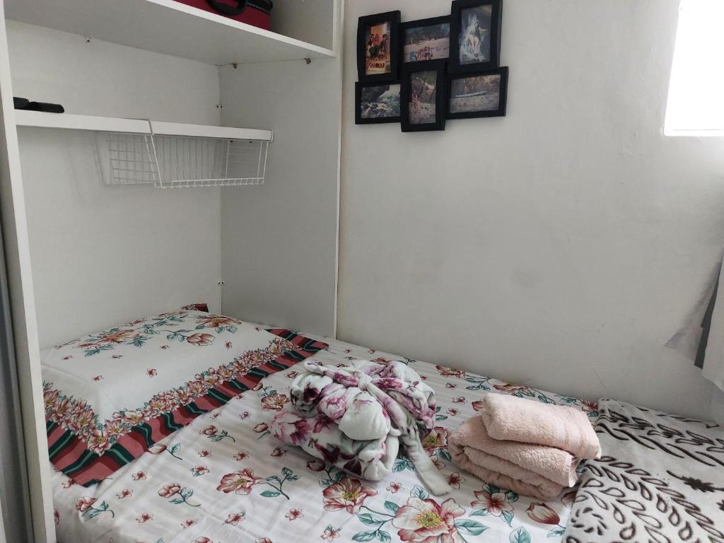 PEQUENO QUARTO, SIMPLES e confortável photo 1