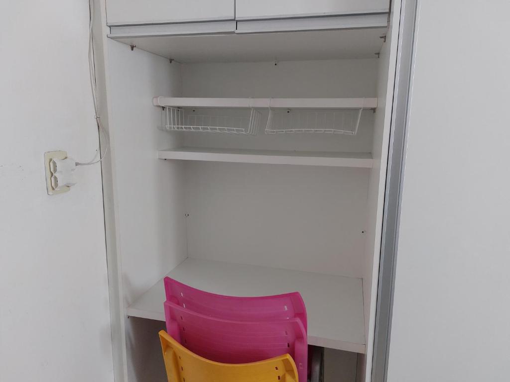 PEQUENO QUARTO, SIMPLES e confortável photo 3
