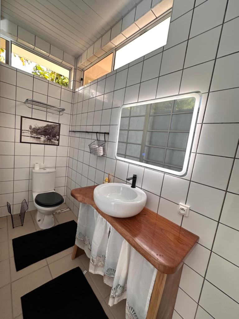 Meri Lodge Huahine XXThe Bee HouseXX photo 4