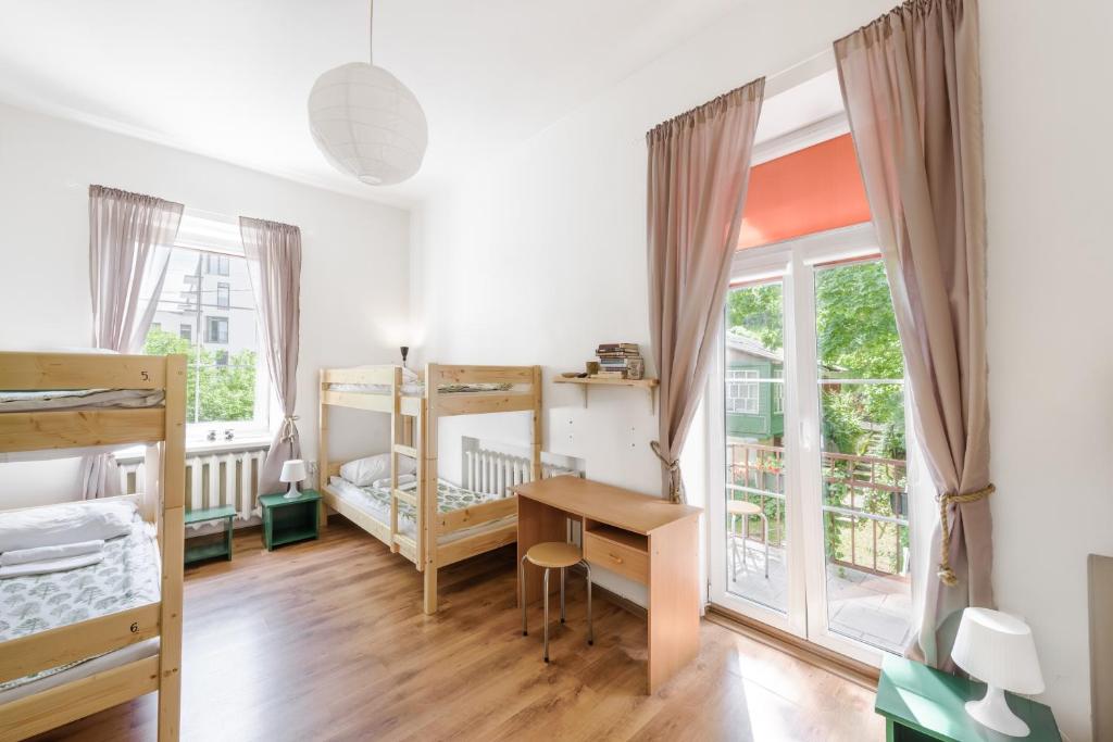 Номер (Кровать в общем 6-местном номере для мужчин и женщин), Downtown Forest Hostel & Camping